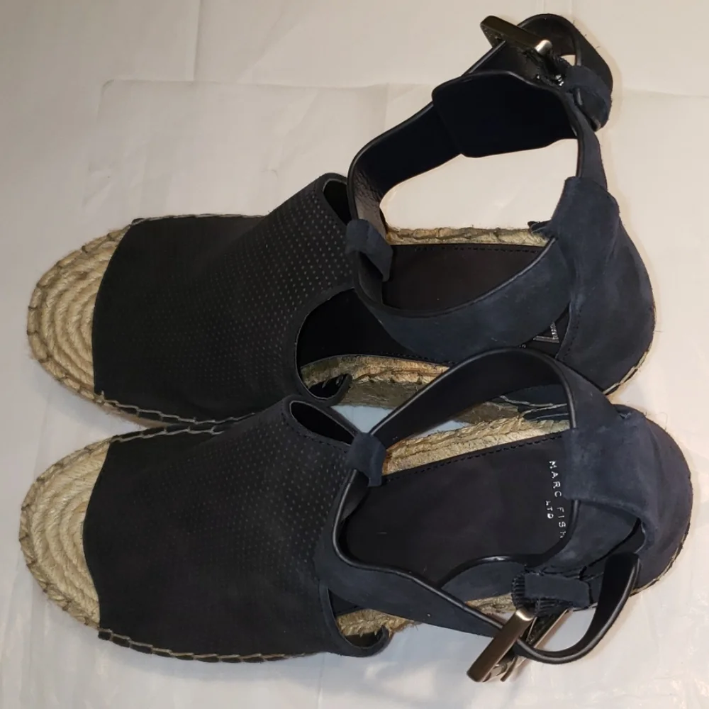 Marc Fisher New Sandal Perf Suede Wedge NWOT Women's 10